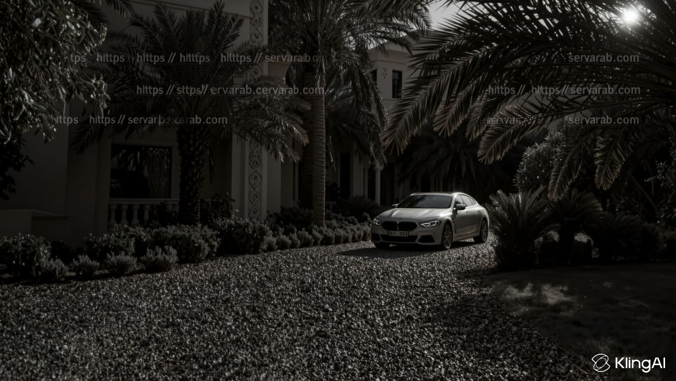 شخص يتابع كاميرات المراقبة عبر هاتفه الذكي بكل سهولة